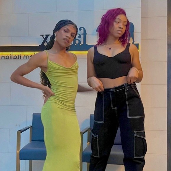 Black cargo - Picture 1 of 3